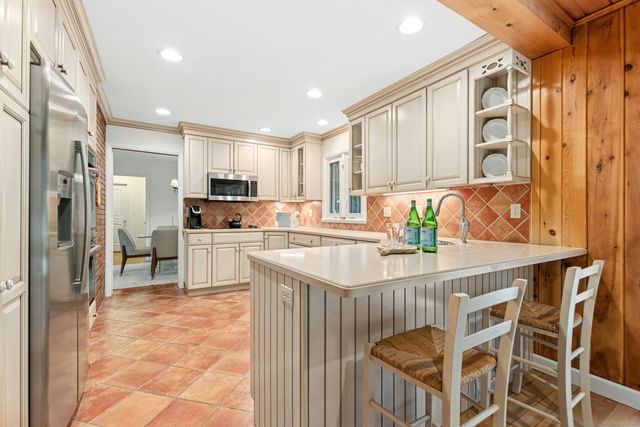 33 Hickory Lane, Ridgefield, CT 06877