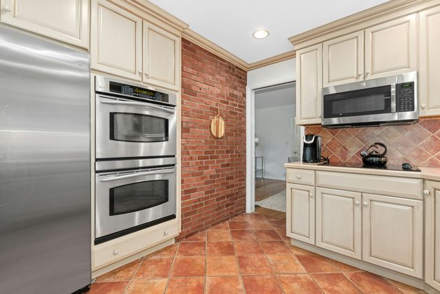 33 Hickory Lane, Ridgefield, CT 06877