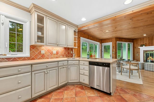 33 Hickory Lane, Ridgefield, CT 06877