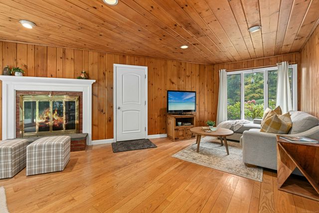 33 Hickory Lane, Ridgefield, CT 06877