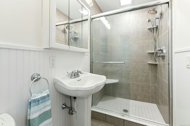 33 Hickory Lane, Ridgefield, CT 06877