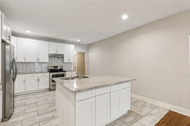 318 S Montreal Avenue, Dallas, TX 75208