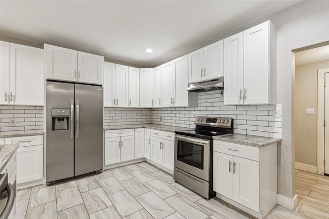 318 S Montreal Avenue, Dallas, TX 75208