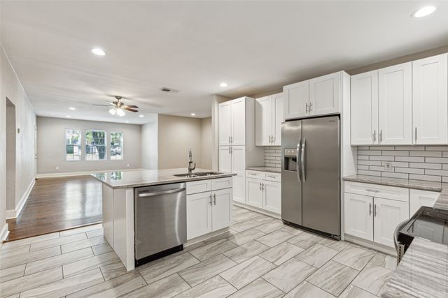 318 S Montreal Avenue, Dallas, TX 75208
