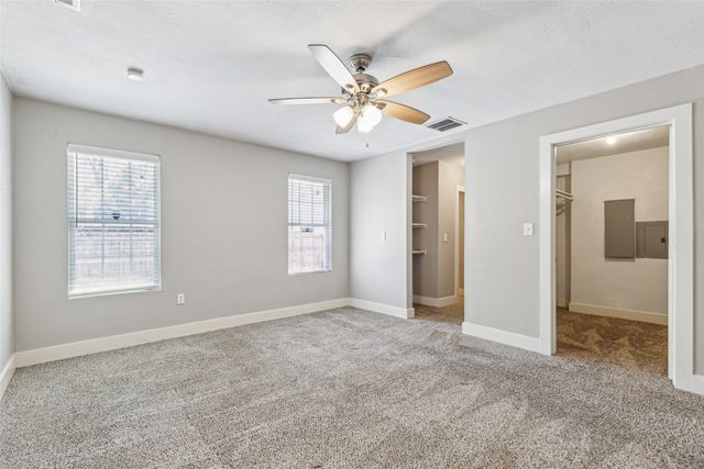 318 S Montreal Avenue, Dallas, TX 75208