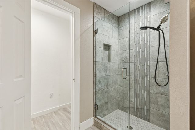 318 S Montreal Avenue, Dallas, TX 75208