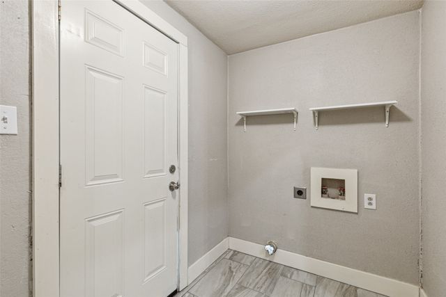 318 S Montreal Avenue, Dallas, TX 75208