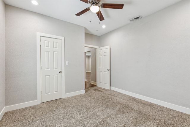 318 S Montreal Avenue, Dallas, TX 75208