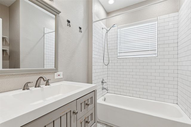 318 S Montreal Avenue, Dallas, TX 75208