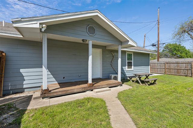 318 S Montreal Avenue, Dallas, TX 75208