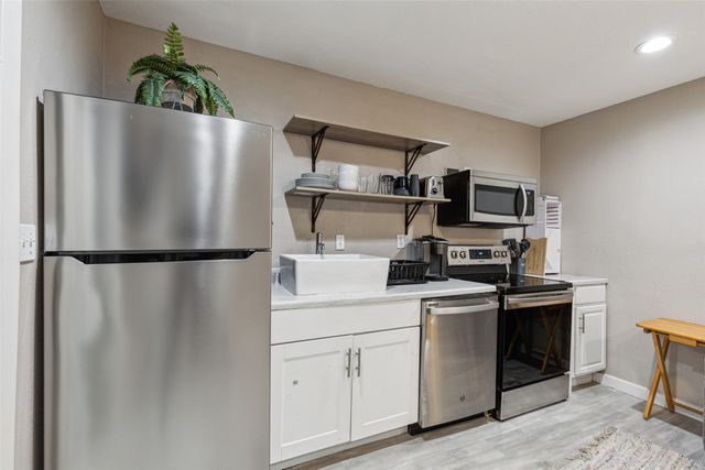 318 S Montreal Avenue, Dallas, TX 75208