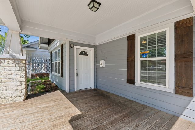 318 S Montreal Avenue, Dallas, TX 75208