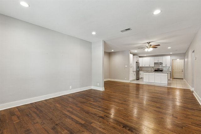 318 S Montreal Avenue, Dallas, TX 75208