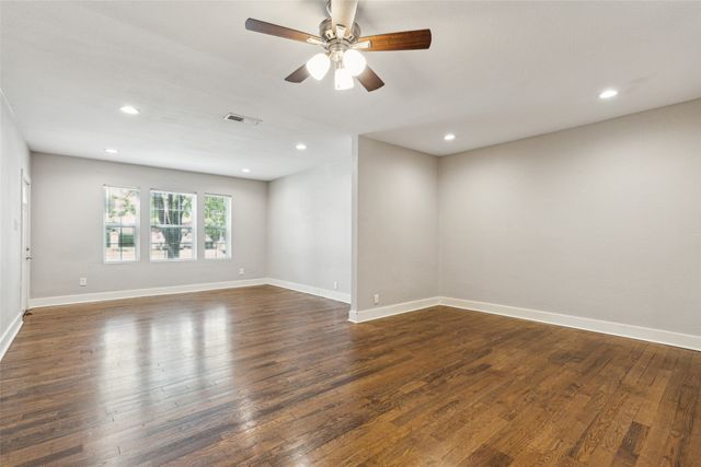 318 S Montreal Avenue, Dallas, TX 75208