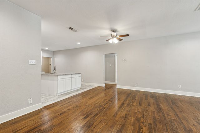 318 S Montreal Avenue, Dallas, TX 75208