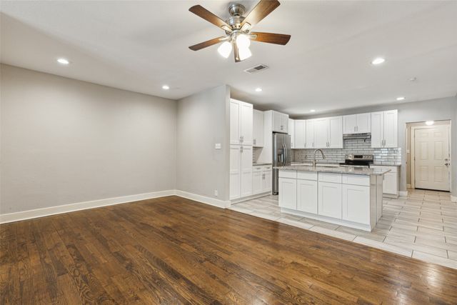 318 S Montreal Avenue, Dallas, TX 75208