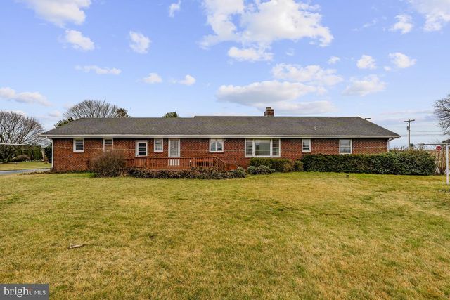 632 E FARMERSVILLE RD, New Holland, PA 17557