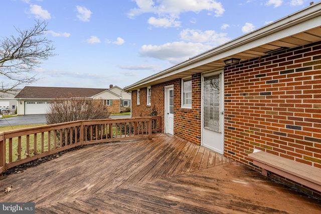 632 E FARMERSVILLE RD, New Holland, PA 17557