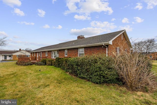 632 E FARMERSVILLE RD, New Holland, PA 17557