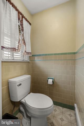 632 E FARMERSVILLE RD, New Holland, PA 17557