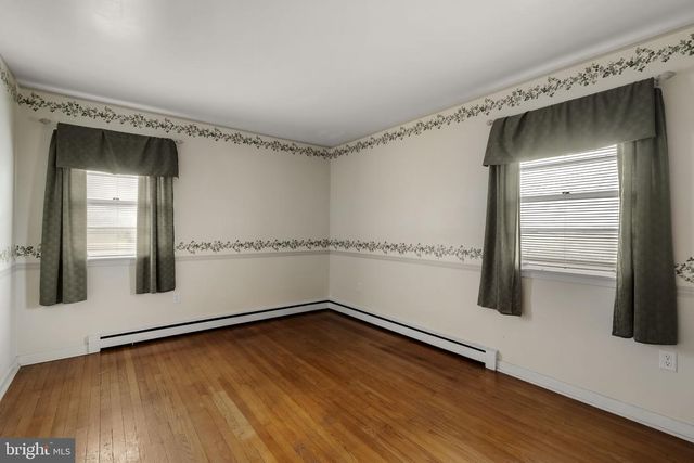 632 E FARMERSVILLE RD, New Holland, PA 17557