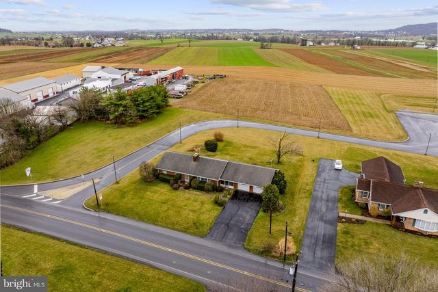 632 E FARMERSVILLE RD, New Holland, PA 17557