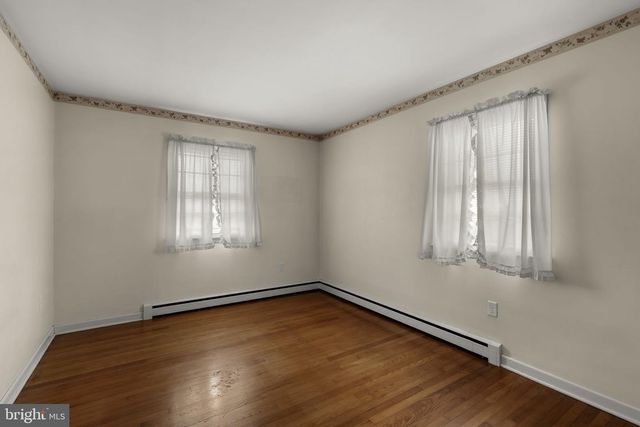 632 E FARMERSVILLE RD, New Holland, PA 17557