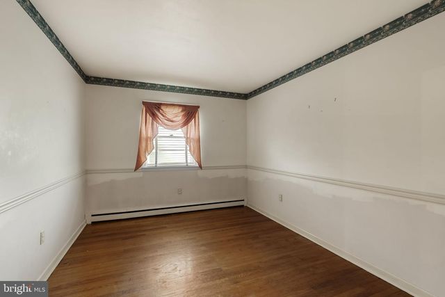 632 E FARMERSVILLE RD, New Holland, PA 17557