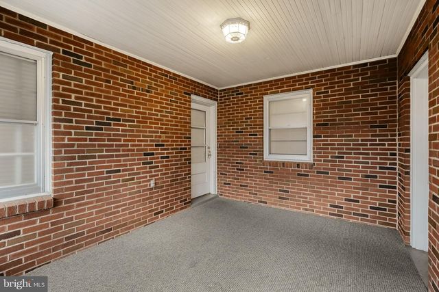 632 E FARMERSVILLE RD, New Holland, PA 17557