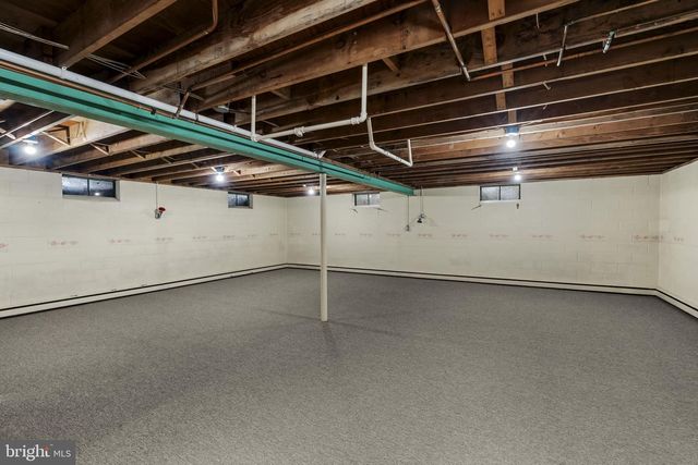 632 E FARMERSVILLE RD, New Holland, PA 17557