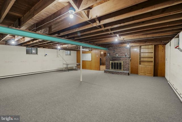 632 E FARMERSVILLE RD, New Holland, PA 17557