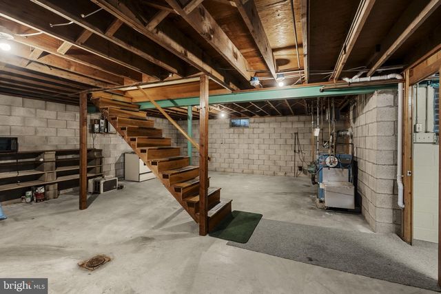 632 E FARMERSVILLE RD, New Holland, PA 17557
