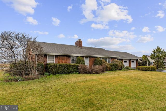 632 E FARMERSVILLE RD, New Holland, PA 17557