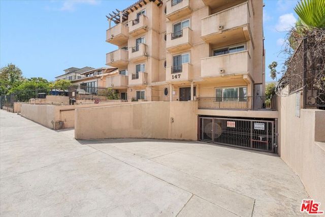 147 N Berendo Street 202, Los Angeles, CA 90004