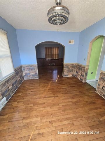 625 W Broadway Street, Higginsville, MO 64037