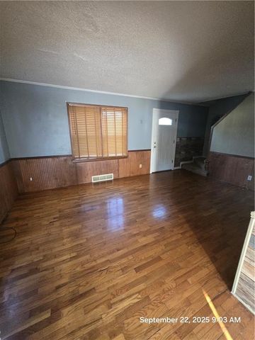 625 W Broadway Street, Higginsville, MO 64037