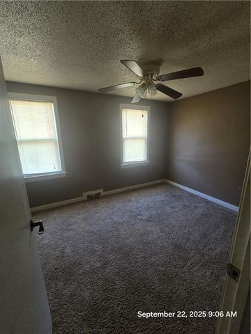 625 W Broadway Street, Higginsville, MO 64037