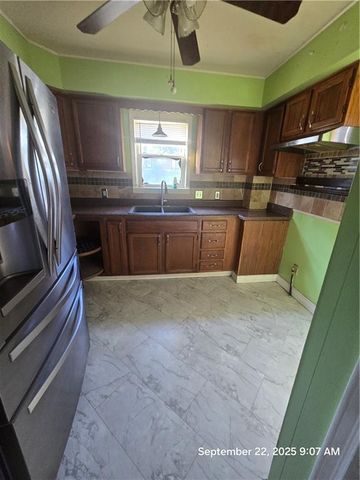 625 W Broadway Street, Higginsville, MO 64037