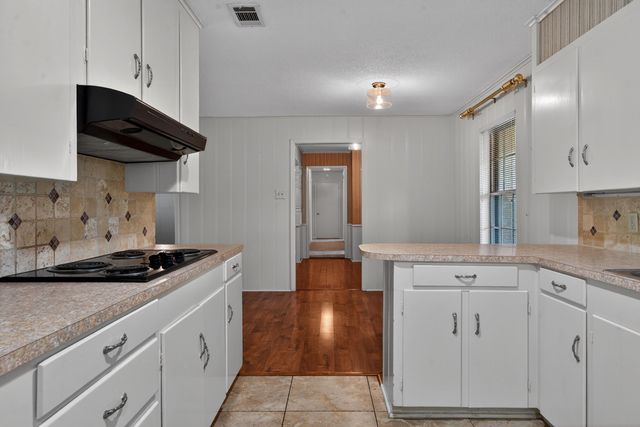 2102 Hughey Dr., Longview, TX 75601