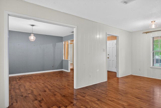 2102 Hughey Dr., Longview, TX 75601