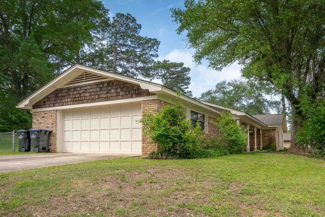 2102 Hughey Dr., Longview, TX 75601