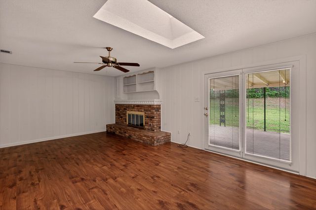 2102 Hughey Dr., Longview, TX 75601
