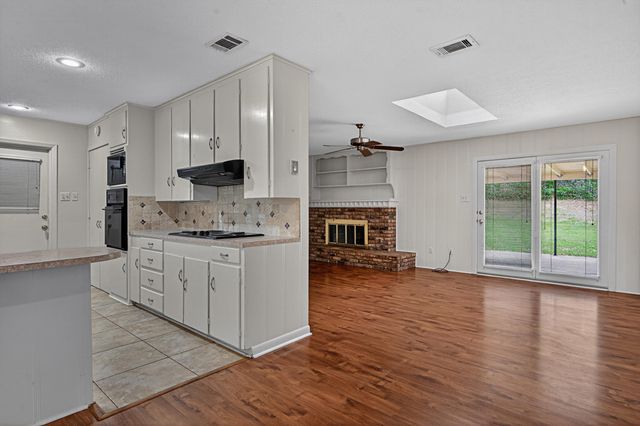 2102 Hughey Dr., Longview, TX 75601