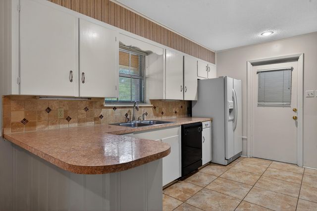2102 Hughey Dr., Longview, TX 75601
