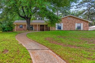2102 Hughey Dr., Longview, TX 75601