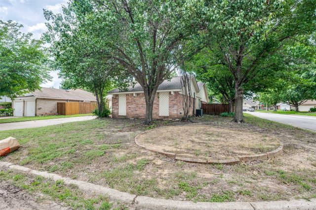 6400 Betsy Ross Drive, Arlington, TX 76002
