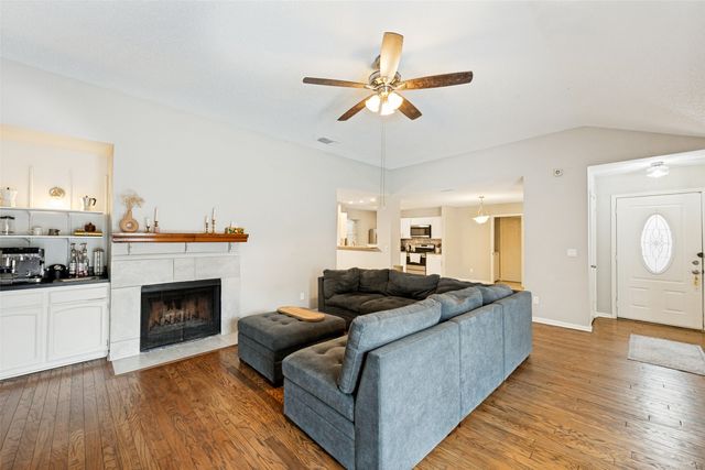 6400 Betsy Ross Drive, Arlington, TX 76002