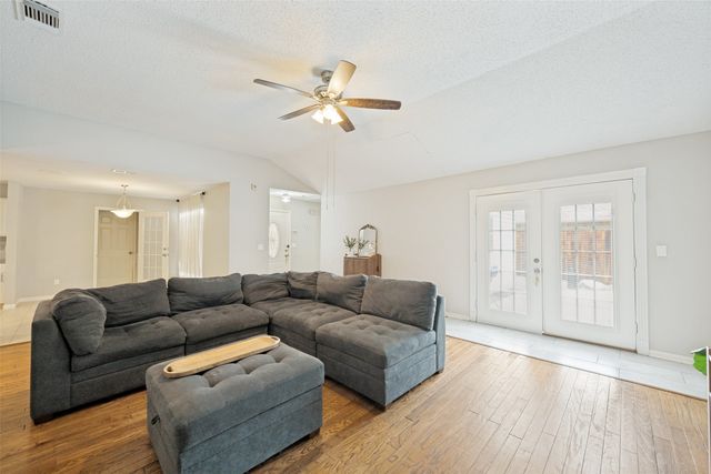6400 Betsy Ross Drive, Arlington, TX 76002