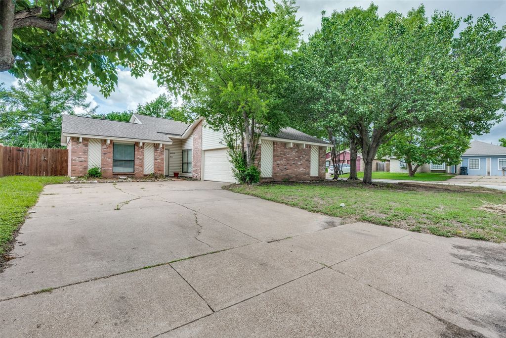 6400 Betsy Ross Drive, Arlington, TX 76002
