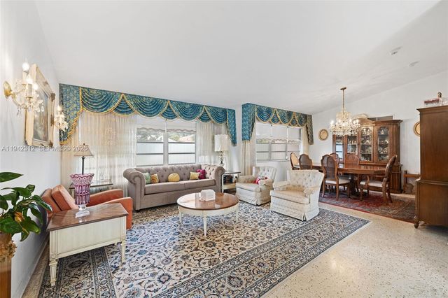 4601 Royal Palm Ave, Miami Beach, FL 33140